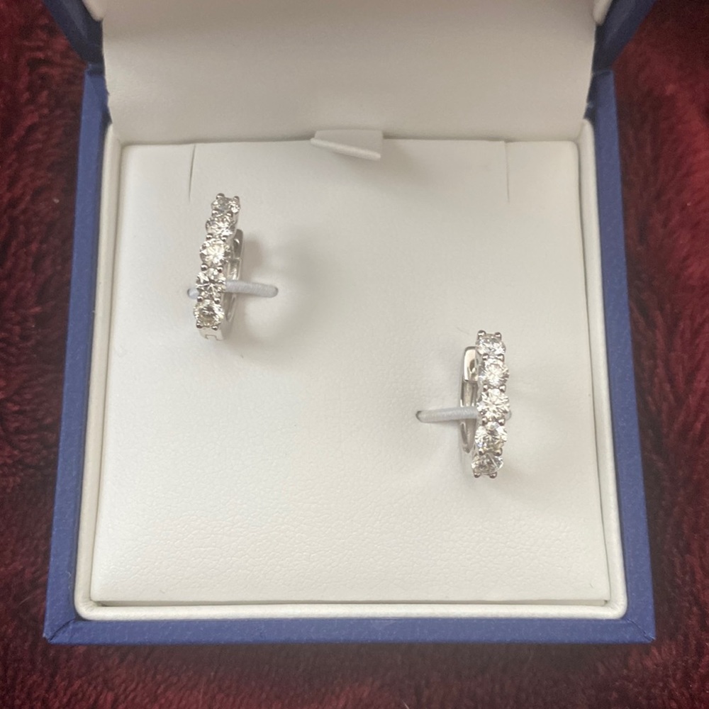 NEW Long’s Jewelers 14K White Gold 5 Stone Diamond Huggie Earrings